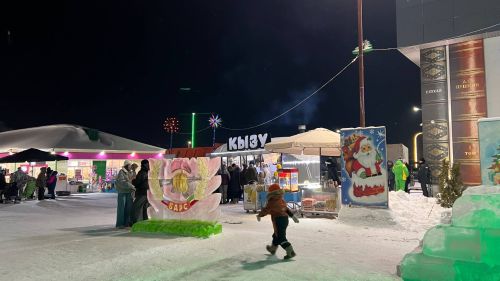 Сабада төп чыршы утларын кабызды