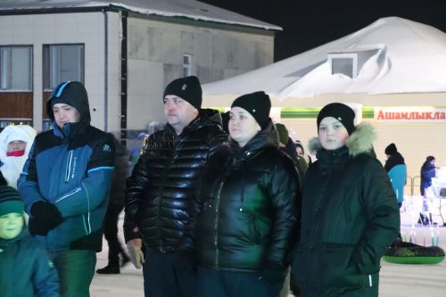 Сабада төп чыршы утларын кабызды