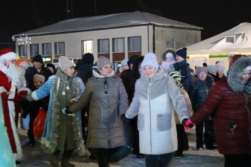 Сабада төп чыршы утларын кабызды