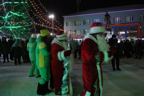 Сабада төп чыршы утларын кабызды