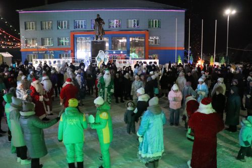 Сабада төп чыршы утларын кабызды