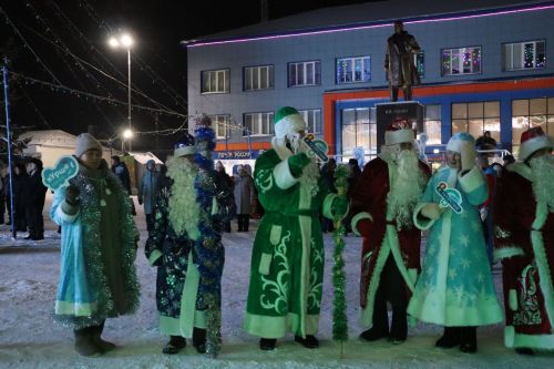 Сабада төп чыршы утларын кабызды