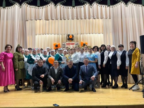 Олы Кибәче авыл җирлегенең үзешчән артистлары Олы Арташ авыл клубында концерт программасы белән чыгыш ясады