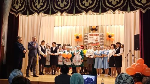 Олы Кибәче авыл җирлегенең үзешчән артистлары Олы Арташ авыл клубында концерт программасы белән чыгыш ясады
