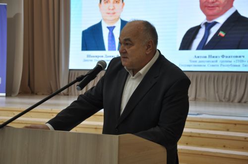 Депутат  космонавт түгел, ул  халык  арасында