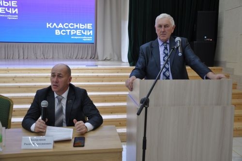 Депутат  космонавт түгел, ул  халык  арасында