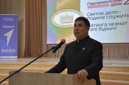 Депутат  космонавт түгел, ул  халык  арасында