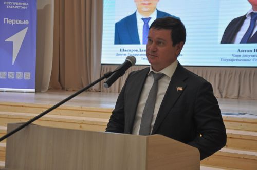 Депутат  космонавт түгел, ул  халык  арасында