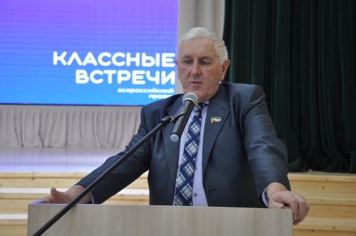 Депутат  космонавт түгел, ул  халык  арасында