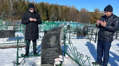 Остазыбызның каберен зыярәт кылдык