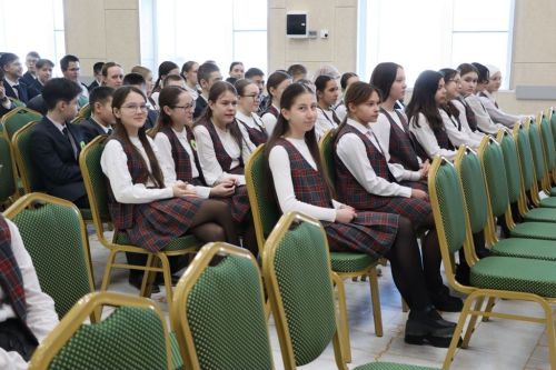 Имин  киләчәк өчен – бүгеннән бергә булырга. Укучылар белән «Конструктив диалог»