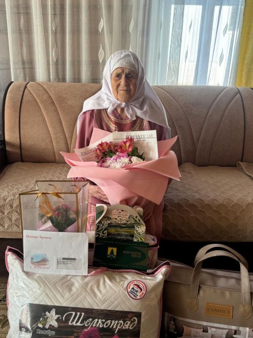 Явлаштау авылында яшәүче Шәмсия Сәйфуллинаны 95 яшьлек юбилее белән котладылар