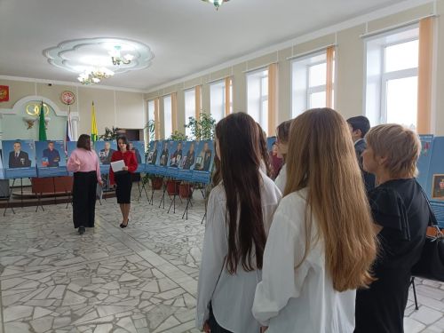 Шәмәрдән мәдәният йортында  «Герой әтисе» дигән фотокүргәзмә эшли