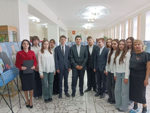 Шәмәрдән мәдәният йортында  «Герой әтисе» дигән фотокүргәзмә эшли