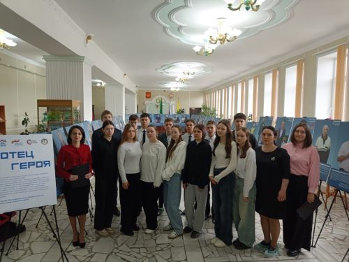 Шәмәрдән мәдәният йортында  «Герой әтисе» дигән фотокүргәзмә эшли