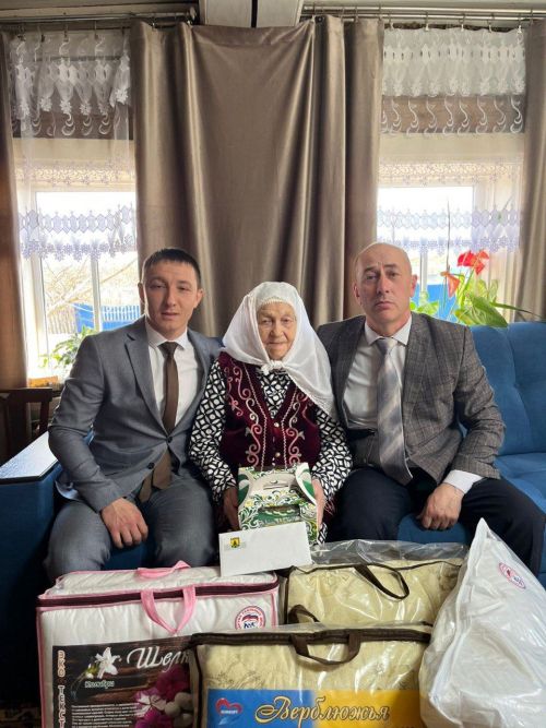 Татар Икшермәсе авылында  яшәүче Гарипова Тәслимә Ибраһим кызын  90 яшьлек юбилее белән котладылар