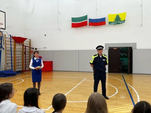 “Яшьлек» яшьләр үзәге Саба районының юл хәрәкәте иминлеге дәүләт инспекциясе инспекторлары белән  укучыларга очрашу оештырды