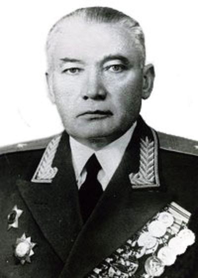 Генерал йорты ник  истәлек тактасыз?