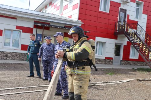 Росгвардия бинасында янгынга  каршы  өйрәнүләр узды