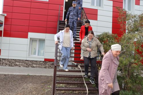 Росгвардия бинасында янгынга  каршы  өйрәнүләр узды