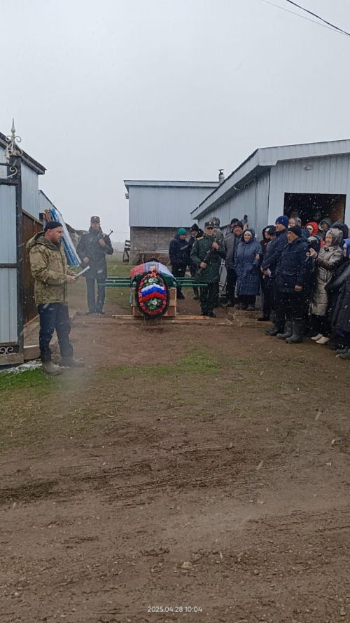 Бүген махсус хәрби операциядә вафат булган Килдебәк авылы егете Инсаф Әхмәтшинны соңгы юлга озаттылар