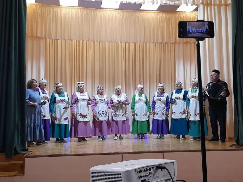Шекше авылында Мадияр Хаҗиев һәм аның укучылары иҗат иткән картиналар галереясе ачылды