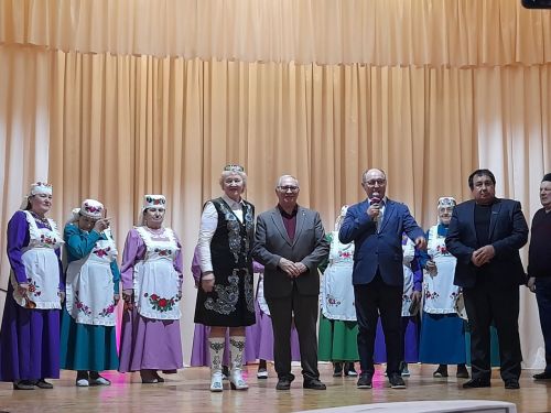 Шекше авылында Мадияр Хаҗиев һәм аның укучылары иҗат иткән картиналар галереясе ачылды