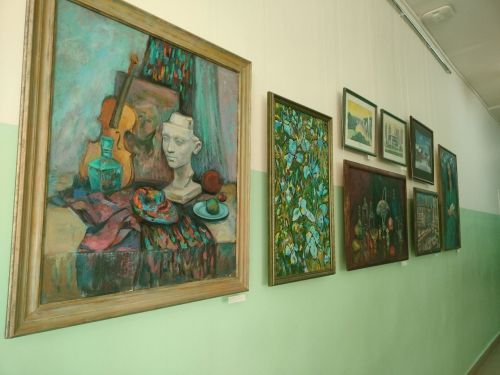 Шекше авылында Мадияр Хаҗиев һәм аның укучылары иҗат иткән картиналар галереясе ачылды