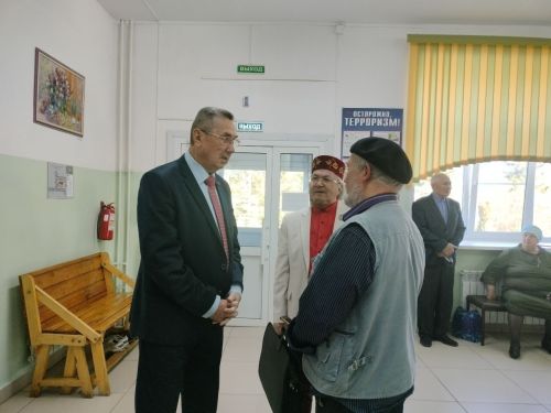 Шекше авылында Мадияр Хаҗиев һәм аның укучылары иҗат иткән картиналар галереясе ачылды