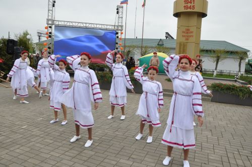Җиңү көненә багышланган  парад һәм бәйрәм митингы Шәмәрдәндә дә  тантаналы шартларда үтте