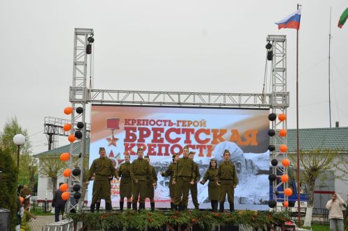 Җиңү көненә багышланган  парад һәм бәйрәм митингы Шәмәрдәндә дә  тантаналы шартларда үтте