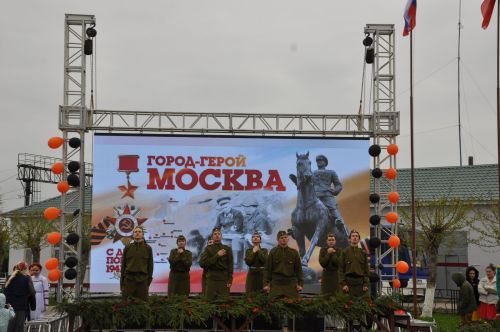 Җиңү көненә багышланган  парад һәм бәйрәм митингы Шәмәрдәндә дә  тантаналы шартларда үтте
