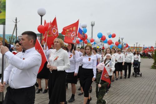 Җиңү көненә багышланган  парад һәм бәйрәм митингы Шәмәрдәндә дә  тантаналы шартларда үтте