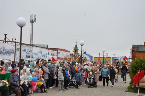 Җиңү көненә багышланган  парад һәм бәйрәм митингы Шәмәрдәндә дә  тантаналы шартларда үтте