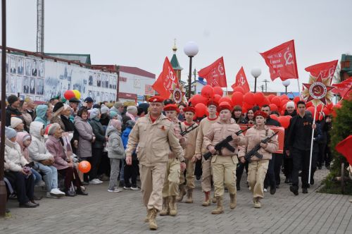 Җиңү көненә багышланган  парад һәм бәйрәм митингы Шәмәрдәндә дә  тантаналы шартларда үтте