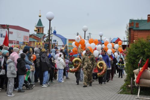 Җиңү көненә багышланган  парад һәм бәйрәм митингы Шәмәрдәндә дә  тантаналы шартларда үтте