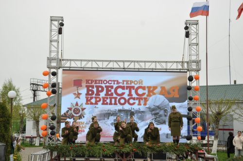 Җиңү көненә багышланган  парад һәм бәйрәм митингы Шәмәрдәндә дә  тантаналы шартларда үтте