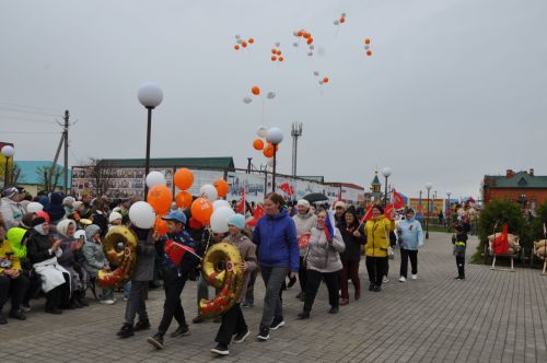 Җиңү көненә багышланган  парад һәм бәйрәм митингы Шәмәрдәндә дә  тантаналы шартларда үтте