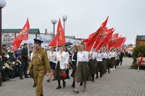 Җиңү көненә багышланган  парад һәм бәйрәм митингы Шәмәрдәндә дә  тантаналы шартларда үтте
