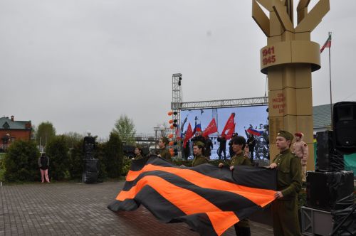 Җиңү көненә багышланган  парад һәм бәйрәм митингы Шәмәрдәндә дә  тантаналы шартларда үтте