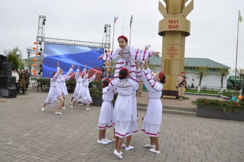 Җиңү көненә багышланган  парад һәм бәйрәм митингы Шәмәрдәндә дә  тантаналы шартларда үтте