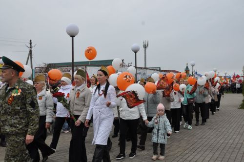 Җиңү көненә багышланган  парад һәм бәйрәм митингы Шәмәрдәндә дә  тантаналы шартларда үтте