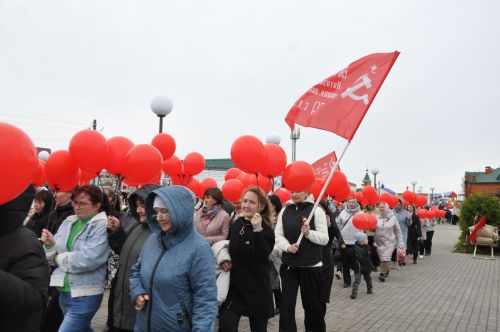 Җиңү көненә багышланган  парад һәм бәйрәм митингы Шәмәрдәндә дә  тантаналы шартларда үтте