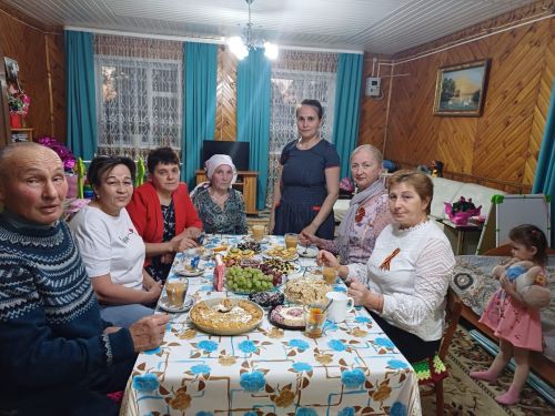 Авылларны Әхмәтшиннар кебек гаиләләр яшәтә