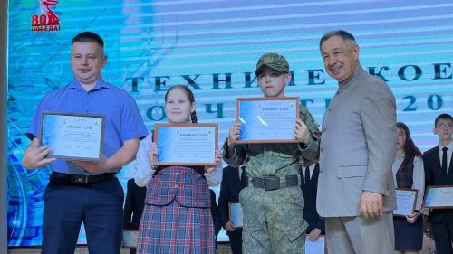 Бүген Сабада балалар техник иҗатына ярдәм итү һәм үстерү буенча район фестивале узды (фоторепортаж)