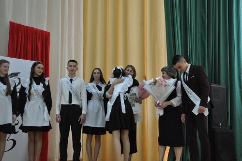 «Соңгы кыңгырау”   – яшьлек,  ак хыяллар, якты киләчәк бәйрәме...