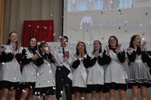 «Соңгы кыңгырау”   – яшьлек,  ак хыяллар, якты киләчәк бәйрәме...