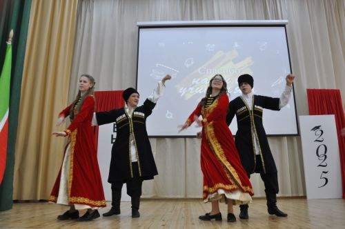 «Соңгы кыңгырау”   – яшьлек,  ак хыяллар, якты киләчәк бәйрәме...