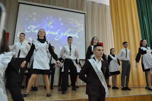 «Соңгы кыңгырау”   – яшьлек,  ак хыяллар, якты киләчәк бәйрәме...