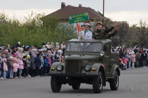 Бүген Сабада Җиңү бәйрәме узды (фоторепортаж)